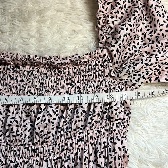 Who What Wear Women’s Size Medium Off The Shoulder Smocked Pink/Black Leaf Top - Picture 5 of 6